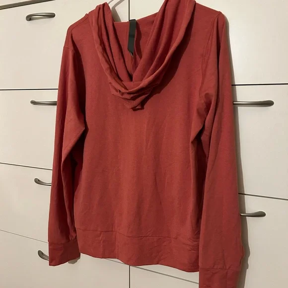 NWOT Vuori Perfomance Hoodie in Orange - Picture 6 of 8